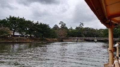 堀川めぐりの舟からの松江城