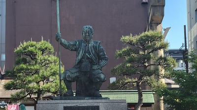 柴田勝家の像