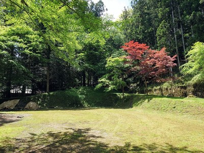 北畠神社に残る土塁