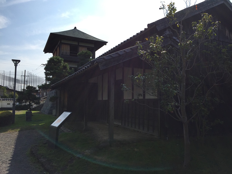 本丸櫓と長楽寺村郷蔵