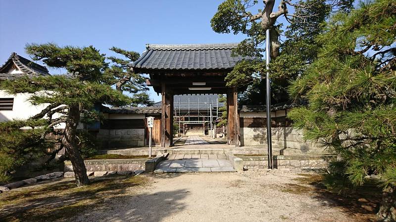 敦賀城の門