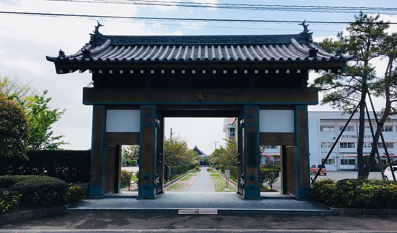 赤松小学校の正門