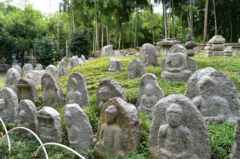 京都市洛西竹林公園内にある旧二条城関係の石造物群（出所：攻城団）