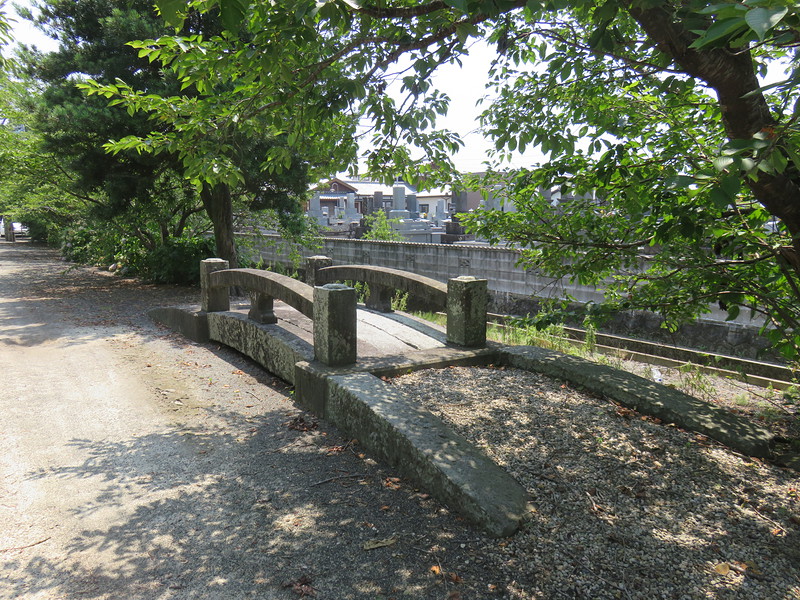 乙宮神社の石橋