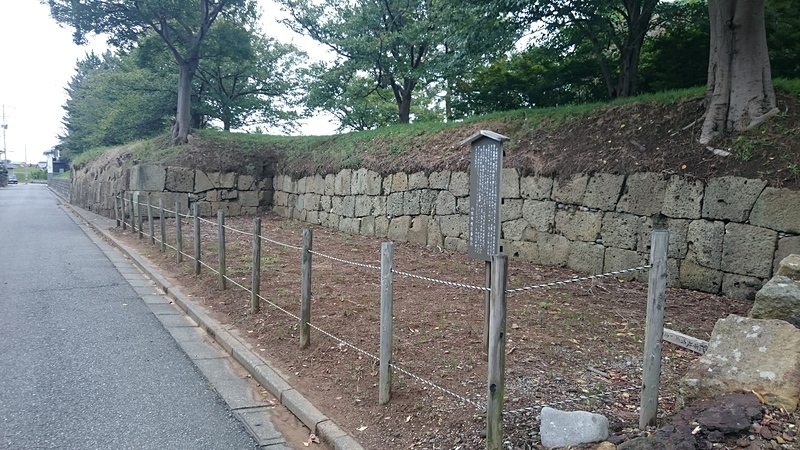 本丸堀際の石垣