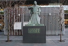 黒田節の像（博多駅前）…
