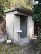 城址跡のトイレ…
