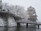 雪景色の高島城…
