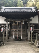 跡地に建つ田間神社…