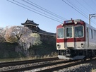 お城と桜と電車…