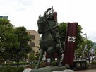 上田駅前の幸村像…