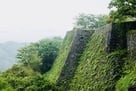 雨の高石垣