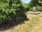 内部の土塁とかまど跡？…