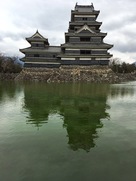 水に浮かぶ松本城…