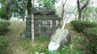 地震で倒れた石碑…