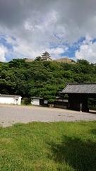 屋敷跡からの天守…