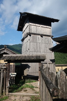 井楼櫓と本丸内の門…