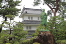 天草四郎像と巽三階櫓…