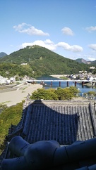 天守から肱川橋と冨士山…