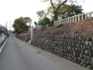 西林寺南側の土手…