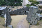 福井地震で崩壊した石垣…