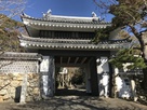 桜門と城址碑