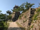 天守台の上の日本最古の模造天守…