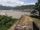 本丸からの出丸ごしの熊野川…