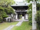 前田城址入口の門