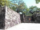 本丸東の隅櫓跡の石垣と石段…