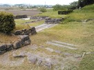 大手道西の虎口跡を城下町跡に向かって望む