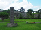 城址碑と三重櫓