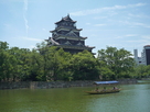 広島城と遊覧船…
