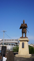 最寄り駅東側にある浅井長政の銅像…