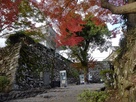 岩坂門跡と小銃櫓の秋…