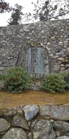 城跡碑と石垣
