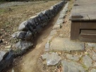 会所横の水路の遺構…