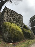 苔むした大矢倉石垣…