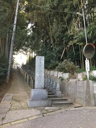 貞福寺東側の参道…