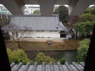 丑寅櫓から見た資料館と水堀