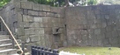 刻印の入った石垣と排水口…