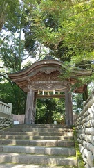 尾山神社に移築された二ノ丸の門…