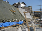 震災で崩れ、修復中の本丸南面石垣…