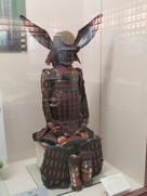 若狭国吉城歴史資料館内の飾り兜と鎧・具足…