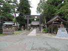 戸沢神社鳥居と社殿…
