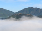 立雲峡から雲海に浮かぶ城址…