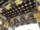 二条城唐門　天井部の飾り金具…