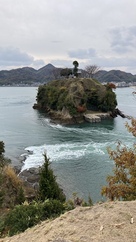 能島から鯛崎島を望む