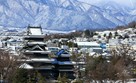 市役所から見た冬の松本城…