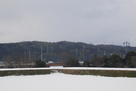 雪の本丸と白鳥城遠景